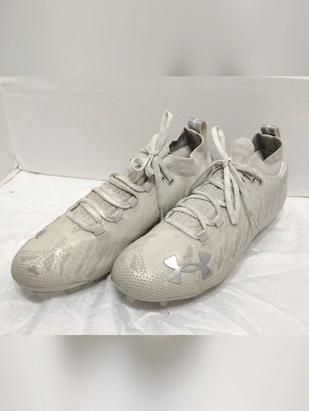 Under Armour Spotlight Lux MC, Men # 9.5 Football Cleats Excellent Condition